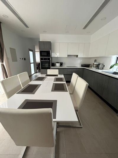 Image No.1-4 Bed House for sale