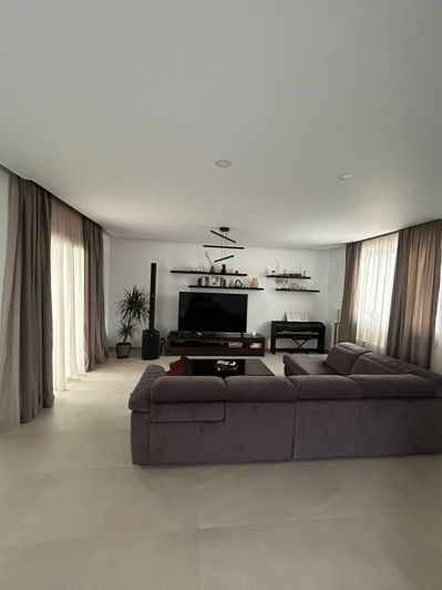 Image No.18-4 Bed House for sale