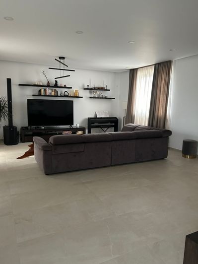 Image No.22-4 Bed House for sale