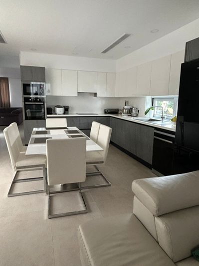 Image No.27-4 Bed House for sale