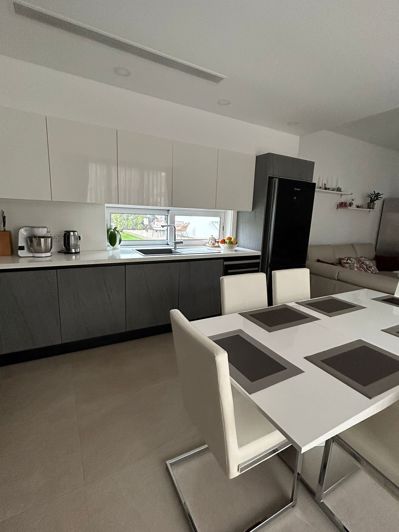 Image No.30-4 Bed House for sale