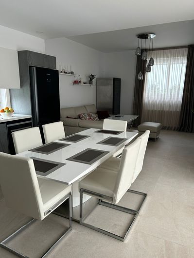 Image No.8-4 Bed House for sale