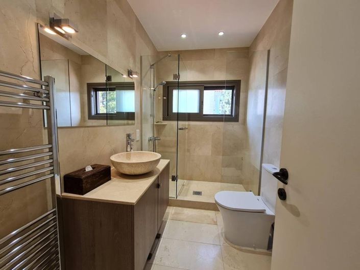 Image No.16-5 Bed House for sale