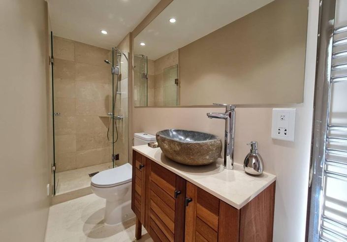 Image No.8-5 Bed House for sale