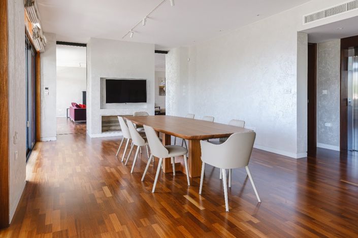 Image No.20-8 Bed House for sale