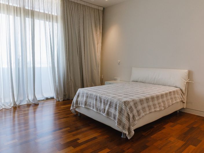 Image No.24-8 Bed House for sale