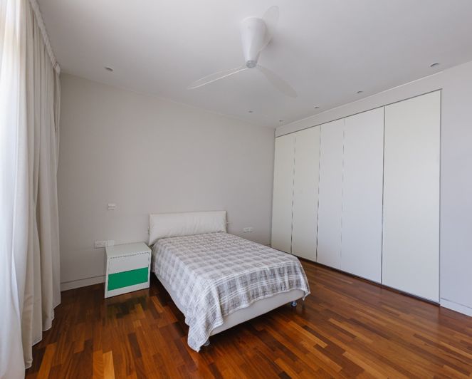 Image No.3-8 Bed House for sale