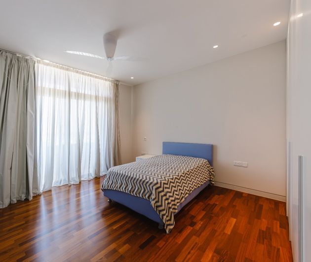 Image No.4-8 Bed House for sale