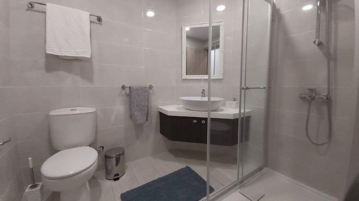 Image No.6-3 Bed House for sale