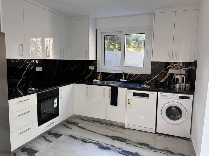 Image No.1-4 Bed House for sale