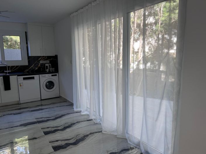 Image No.8-Maison de 4 chambres à vendre à Parekklisia