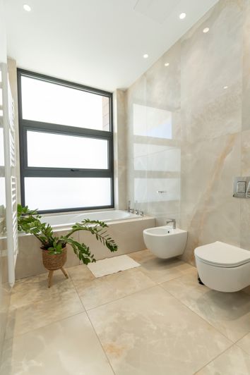 Image No.12-6 Bed House for sale