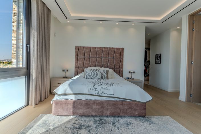 Image No.14-6 Bed House for sale