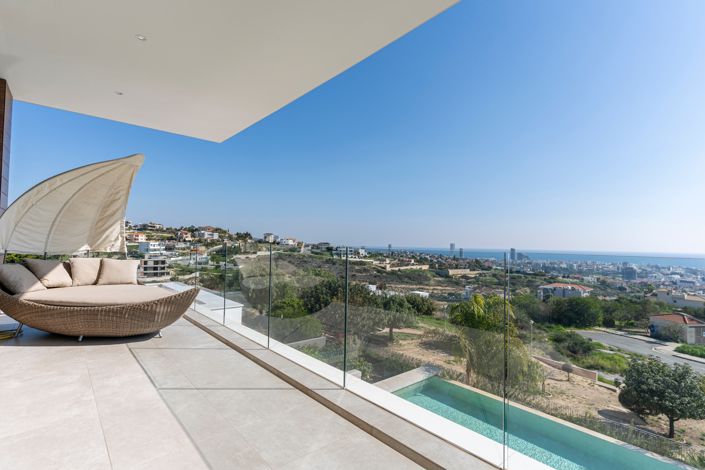 Image No.15-6 Bed House for sale