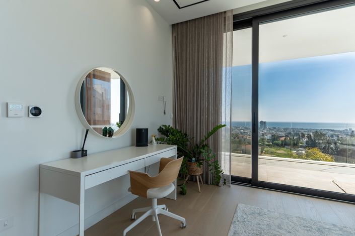 Image No.16-6 Bed House for sale