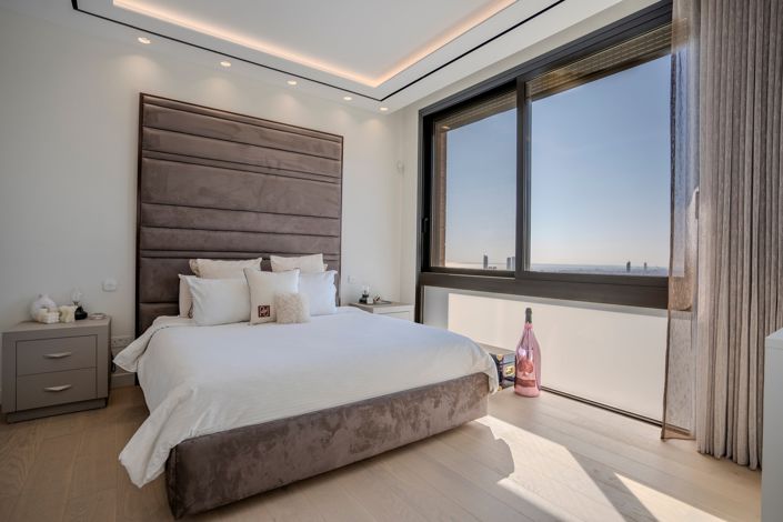 Image No.23-6 Bed House for sale