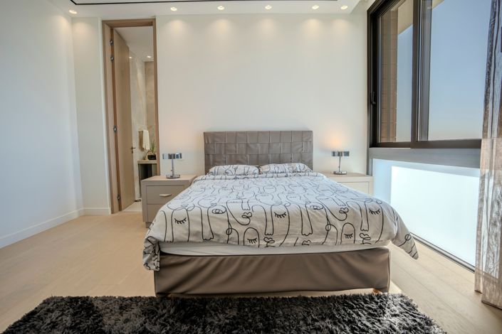 Image No.4-6 Bed House for sale