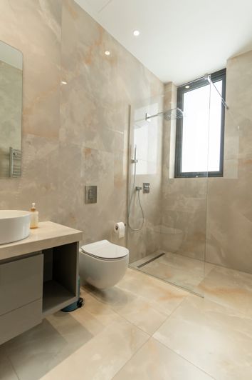 Image No.5-6 Bed House for sale