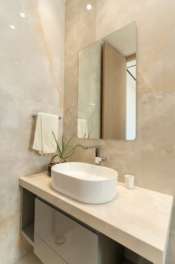 Image No.6-6 Bed House for sale