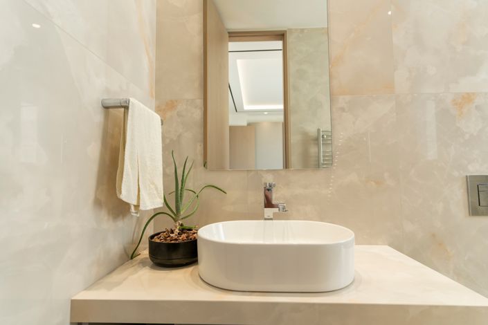 Image No.7-6 Bed House for sale