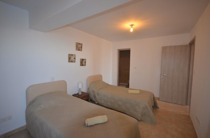 Image No.14-6 Bed House for sale