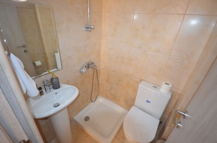 Image No.7-6 Bed House for sale