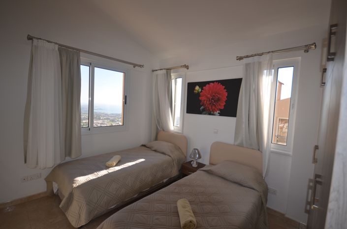 Image No.9-6 Bed House for sale