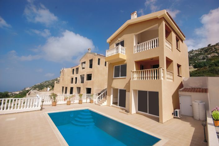 Image No.1-6 Bed House for sale