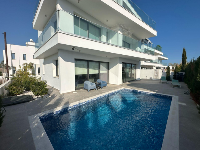 Image No.1-4 Bed Villa for sale
