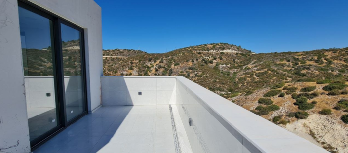 Image No.8-7 Bed House for sale