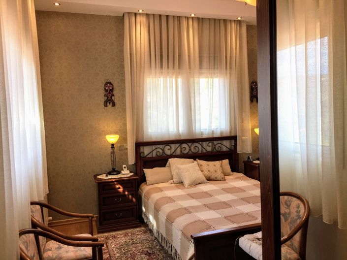 Image No.25-4 Bed House for sale