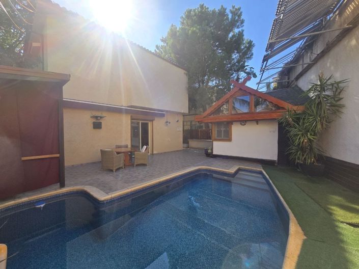 Image No.1-Maison de 5 chambres à vendre à Agia Fyla