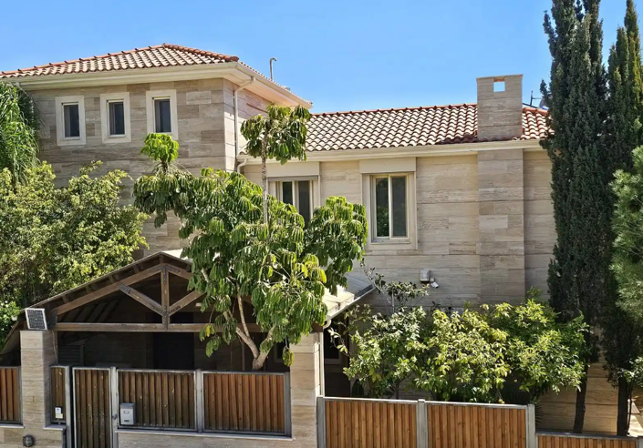 Image No.1-5 Bed Villa for sale