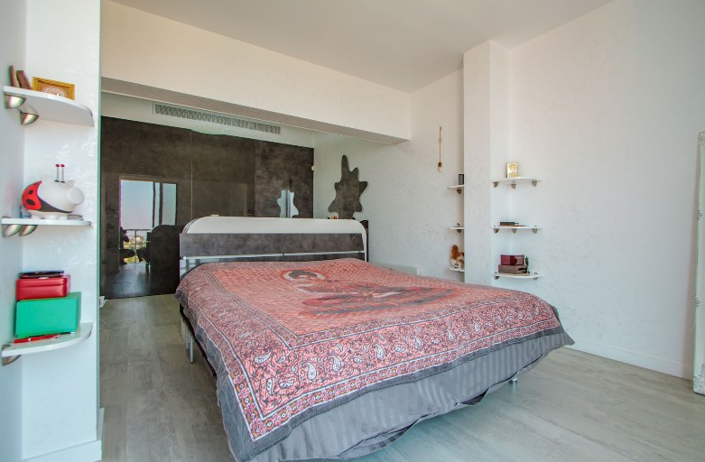 Image No.2-5 Bed House for sale