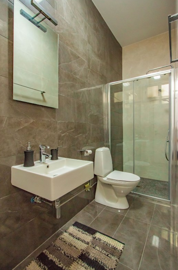 Image No.8-5 Bed House for sale