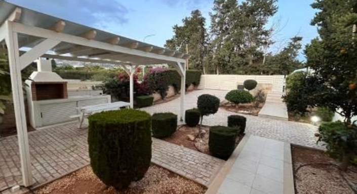Image No.1-2 Bed House for sale