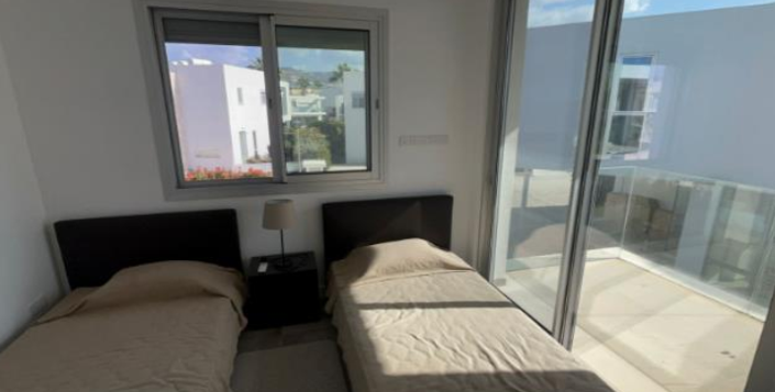 Image No.8-3 Bed House for sale