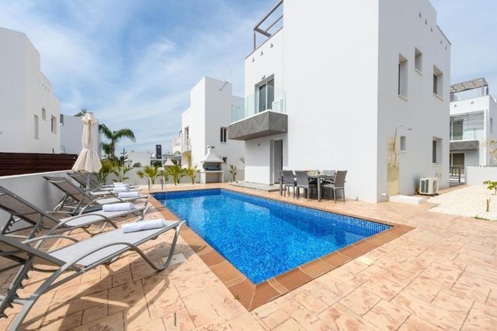 Image No.1-3 Bed House for sale