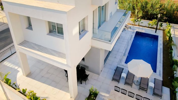 Image No.1-4 Bed Villa for sale