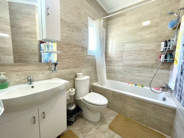 Image No.8-3 Bed House for sale