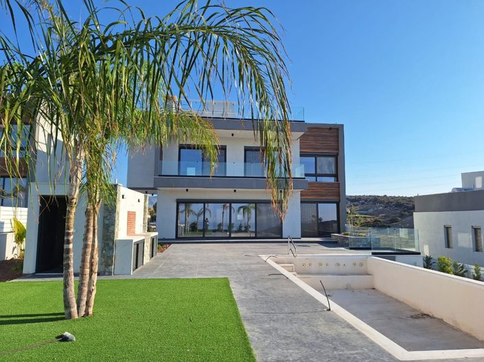 Image No.1-4 Bed Villa for sale