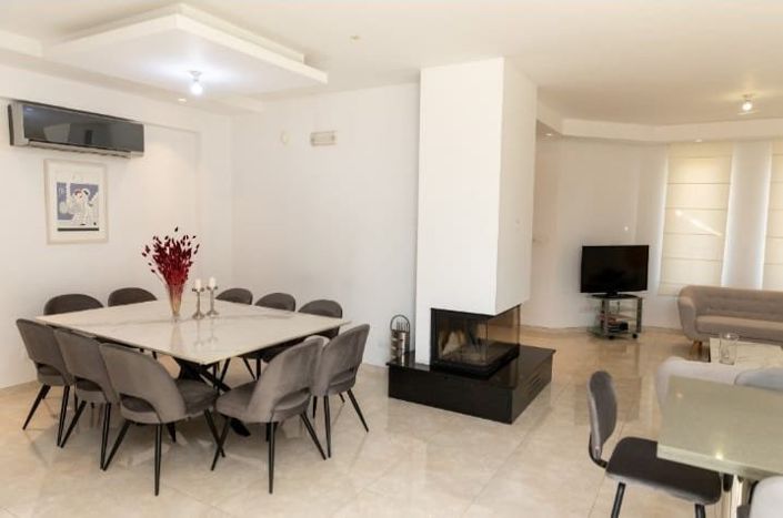 Image No.15-4 Bed House for sale