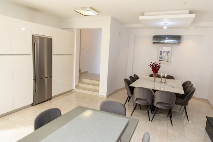 Image No.16-4 Bed House for sale