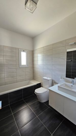 Image No.24-4 Bed House for sale