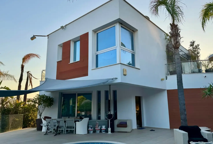 Image No.1-6 Bed House for sale