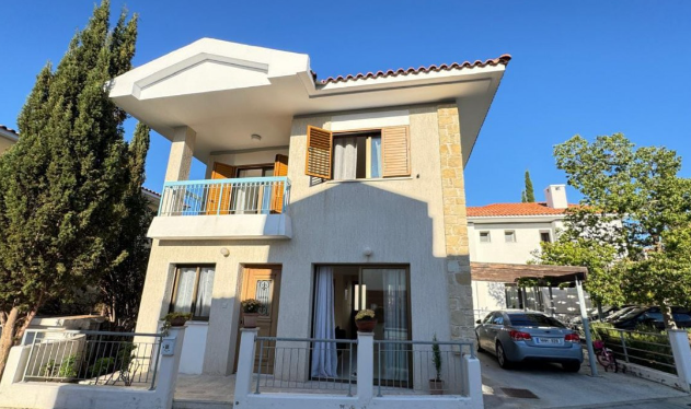Image No.1-2 Bed House for sale