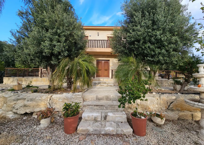 Image No.1-5 Bed Villa for sale