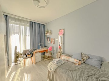 c1344f9b-a395-4164-8f34-1d33892c4872