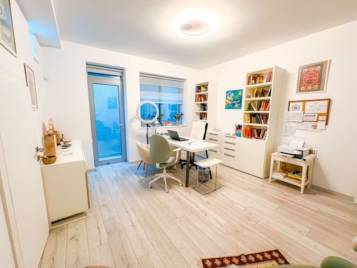 Image No.19-4 Bed House for sale