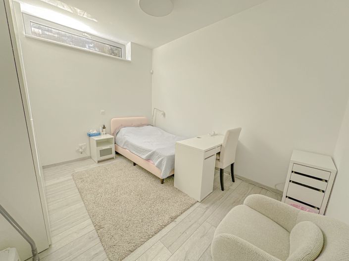 Image No.21-4 Bed House for sale